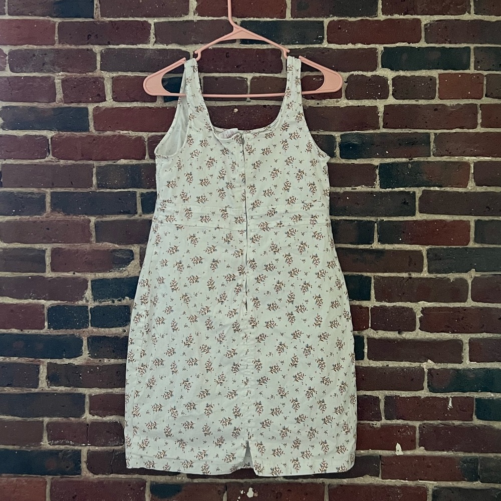 No Boundaries short bodycon skirt in a soft white. Juniors size 11-13. - Picture 2 of 4